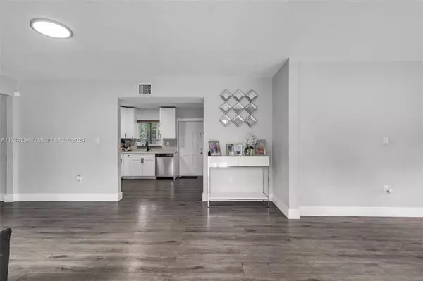 14090 NW 8th Ave, Miami, FL 33168