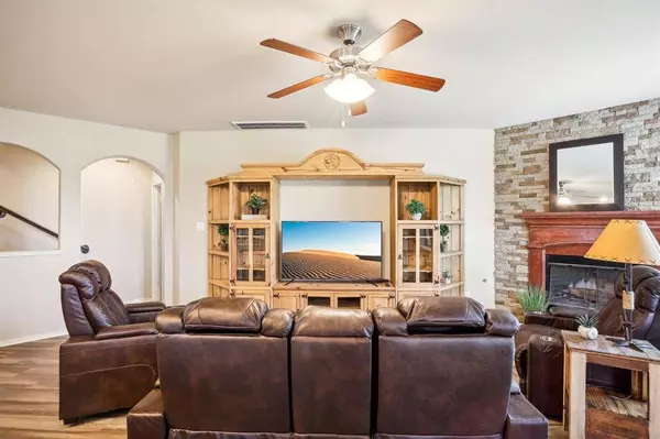 11923 Eagle Ridge Dr, Dayton, TX 77535