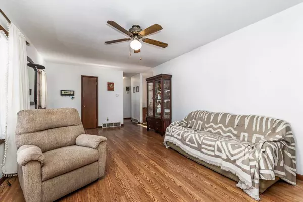 705 Galena Avenue, Warren, IL 61087