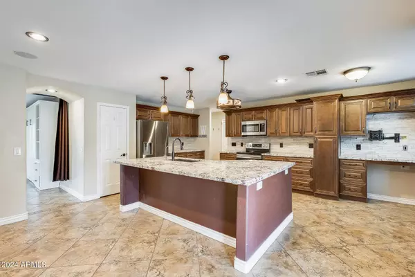 8960 W TONY Court, Peoria, AZ 85382