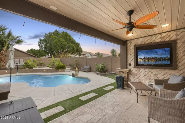 8960 W TONY Court, Peoria, AZ 85382