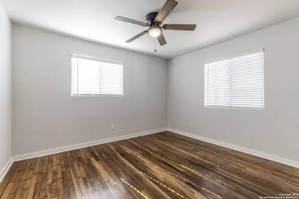 251 MERRIWEATHER ST, New Braunfels, TX 78130-4767