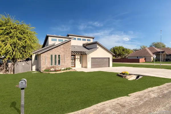 15714 Hill Ln, Selma, TX 78154