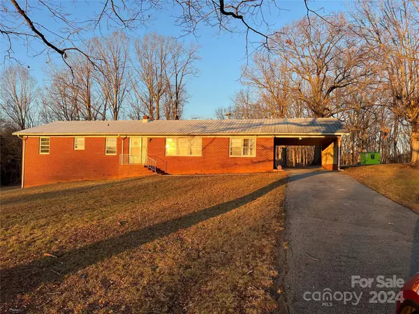 605 Clarksbury CHurch RD, Thomasville, NC 27360