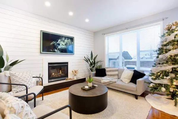 14 Copperstone DR SE, Calgary, AB T2Z 0L2