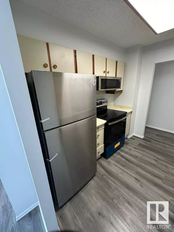 #906 8340 JASPER AV NW, Edmonton, AB T5H 4C6