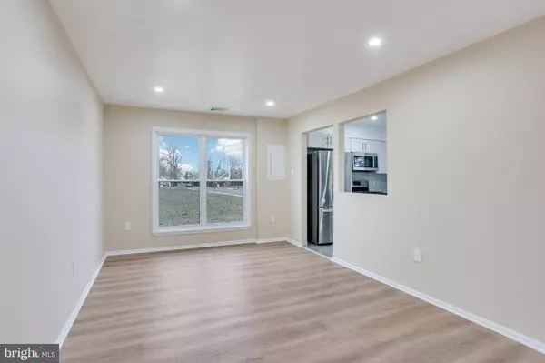 10 PARK AVE, Gloucester City, NJ 08030