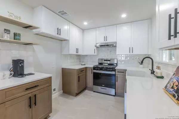 251 MERRIWEATHER ST, New Braunfels, TX 78130-4767