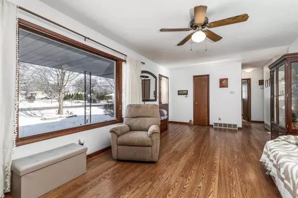 705 Galena Avenue, Warren, IL 61087