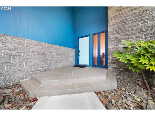 12755 NE ROSE PKWY, Portland, OR 97230