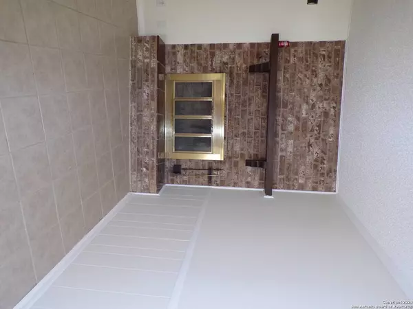 1504 31ST ST, Hondo, TX 78861-3416