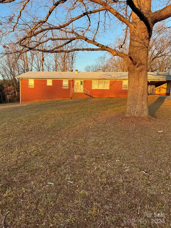 605 Clarksbury CHurch RD, Thomasville, NC 27360