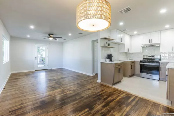 251 MERRIWEATHER ST, New Braunfels, TX 78130-4767