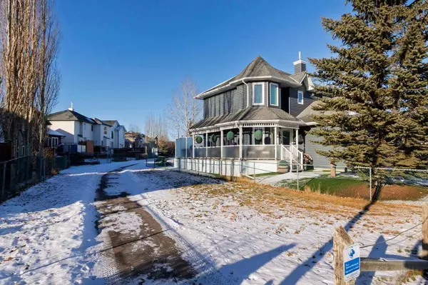 19 Woodside CRES NW, Airdrie, AB T4B 2G8