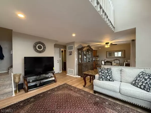 16 Village Way, Vernon Twp., NJ 07462