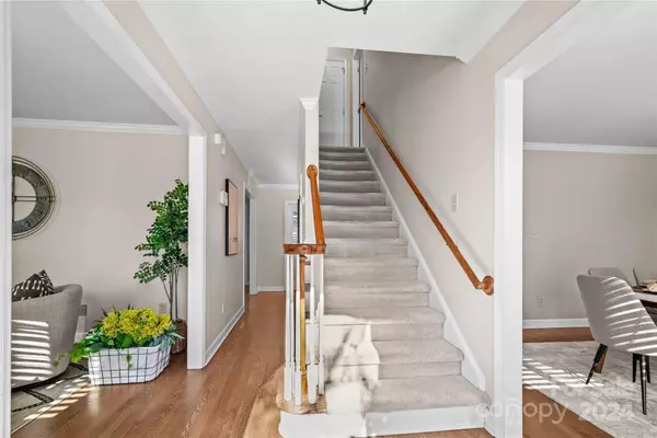 1103 Hulston CT, Charlotte, NC 28211