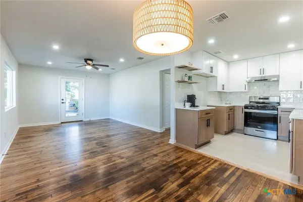 251 W Merriweather ST, New Braunfels, TX 78130