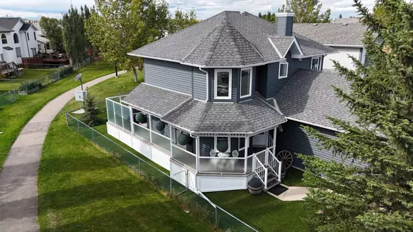 19 Woodside CRES NW, Airdrie, AB T4B 2G8