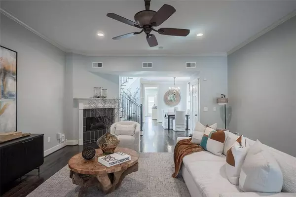 608 E 27th ST, Houston, TX 77008