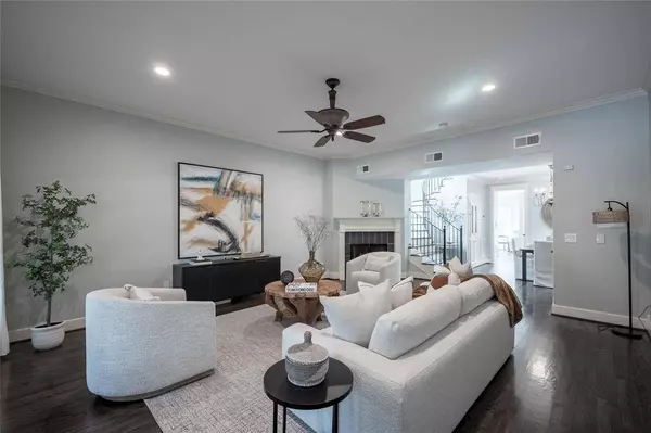 608 E 27th ST, Houston, TX 77008