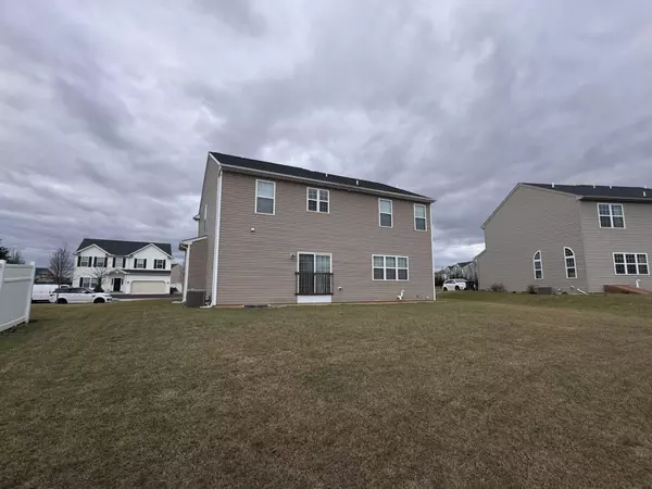 5464 Sunflower Ln, Allentown, PA 18104-8231