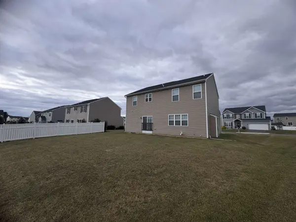 5464 Sunflower Ln, Allentown, PA 18104-8231