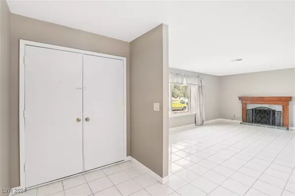 6743 Carrera Drive, Las Vegas, NV 89103