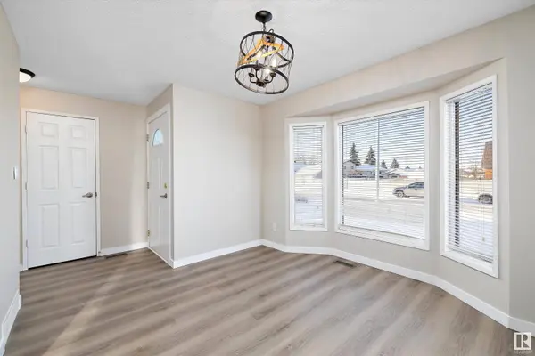 5 Warwick RD NW, Edmonton, AB T5X 4P5