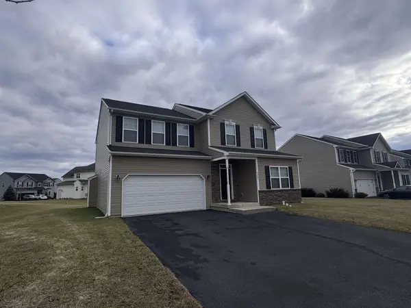 5464 Sunflower Ln, Allentown, PA 18104-8231