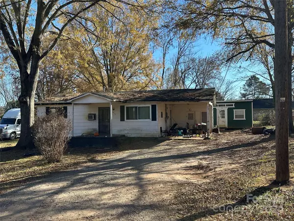 615 E Saunders AVE, Newton, NC 28658