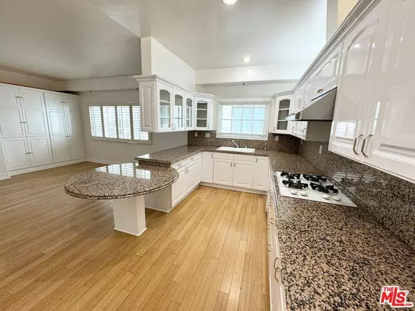 1910 Manning Ave #6A, Los Angeles, CA 90025