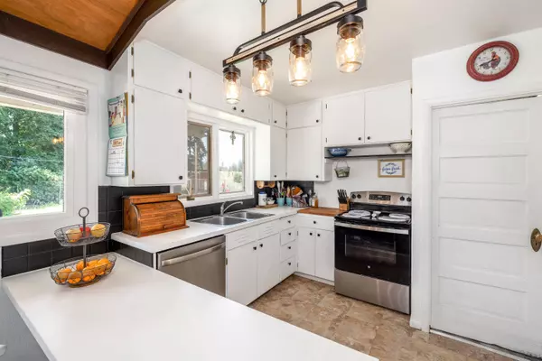 2027 N Old Trails Rd, Spokane, WA 99224