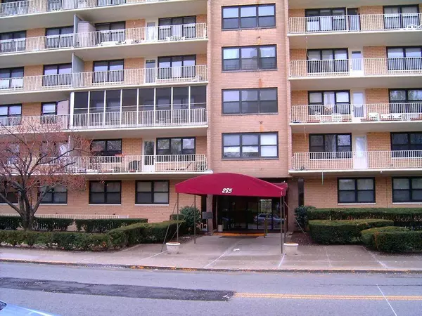 138 E Central Blvd, Palisades Park Boro, NJ 07650