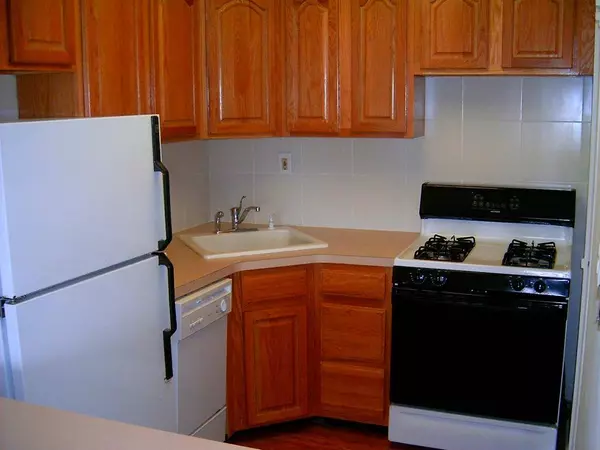 138 E Central Blvd, Palisades Park Boro, NJ 07650