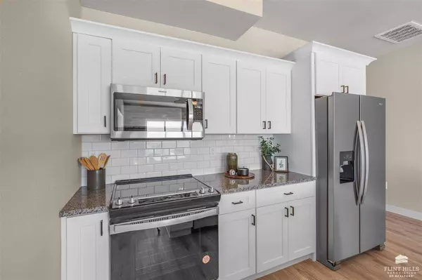 5807 Goheen DR, Manhattan, KS 66503