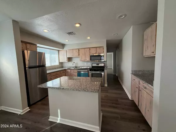 5801 N 23RD Avenue, Phoenix, AZ 85015