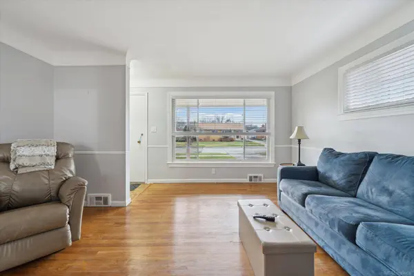 28006 Rosebriar Street, Saint Clair Shores, MI 48081