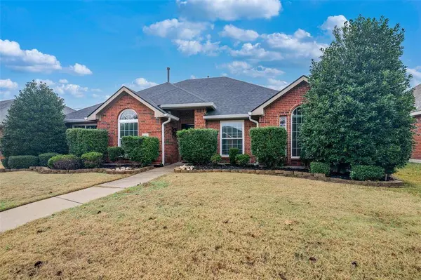 8114 Munich Drive, Rowlett, TX 75089