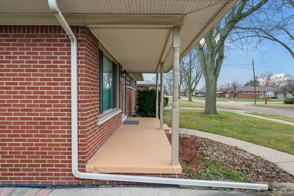 28006 Rosebriar Street, Saint Clair Shores, MI 48081