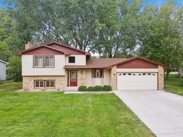 1539 Lois DR, Shoreview, MN 55126