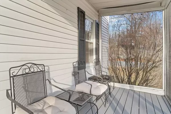 877 Westford St, Lowell, MA 01851