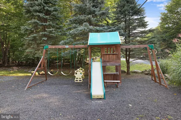 885 COUNTRY PLACE DR, Tobyhanna, PA 18466