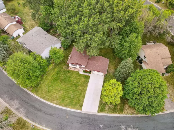 1539 Lois DR, Shoreview, MN 55126