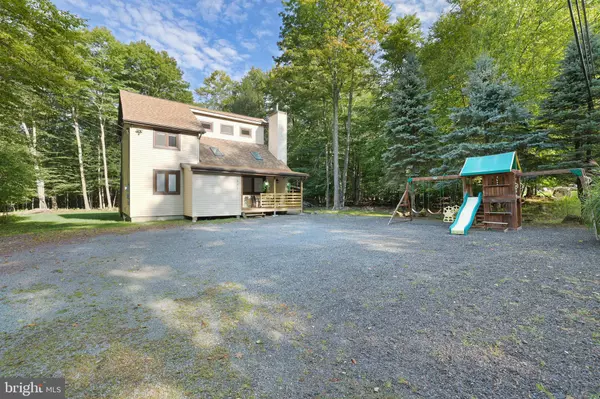 885 COUNTRY PLACE DR, Tobyhanna, PA 18466