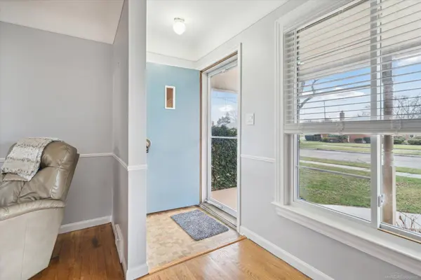 28006 Rosebriar Street, Saint Clair Shores, MI 48081