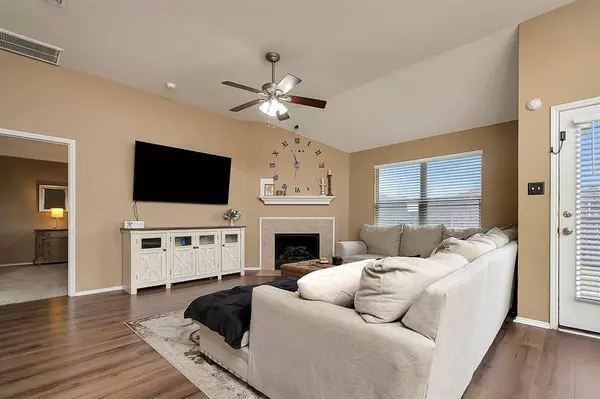 1420 Kingfisher Drive, Fort Worth, TX 76131