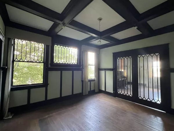 607 N High St, Columbia, TN 38401