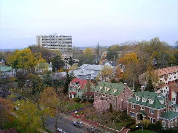 138 E Central Blvd, Palisades Park Boro, NJ 07650