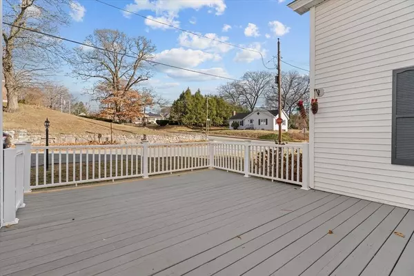 877 Westford St, Lowell, MA 01851