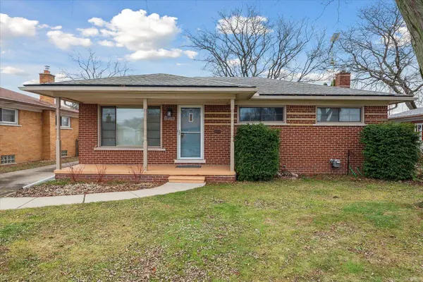 28006 Rosebriar Street, Saint Clair Shores, MI 48081